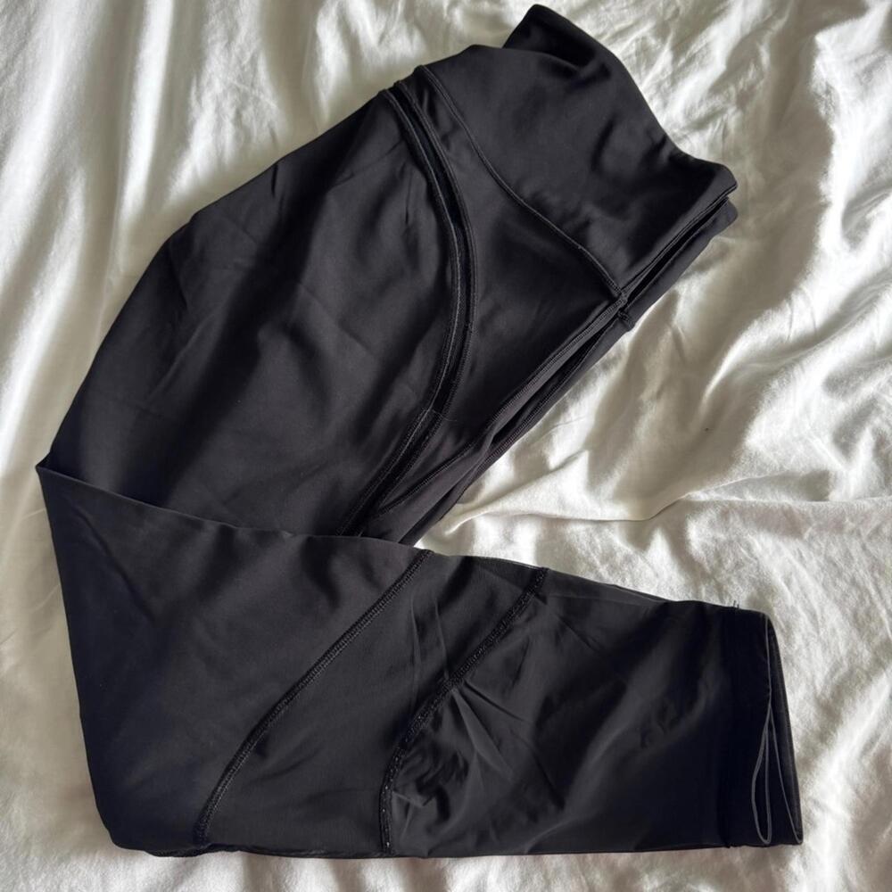 1 Lululemon Fresh In Mesh Tight (25") - Black - Picture 4 of 9
